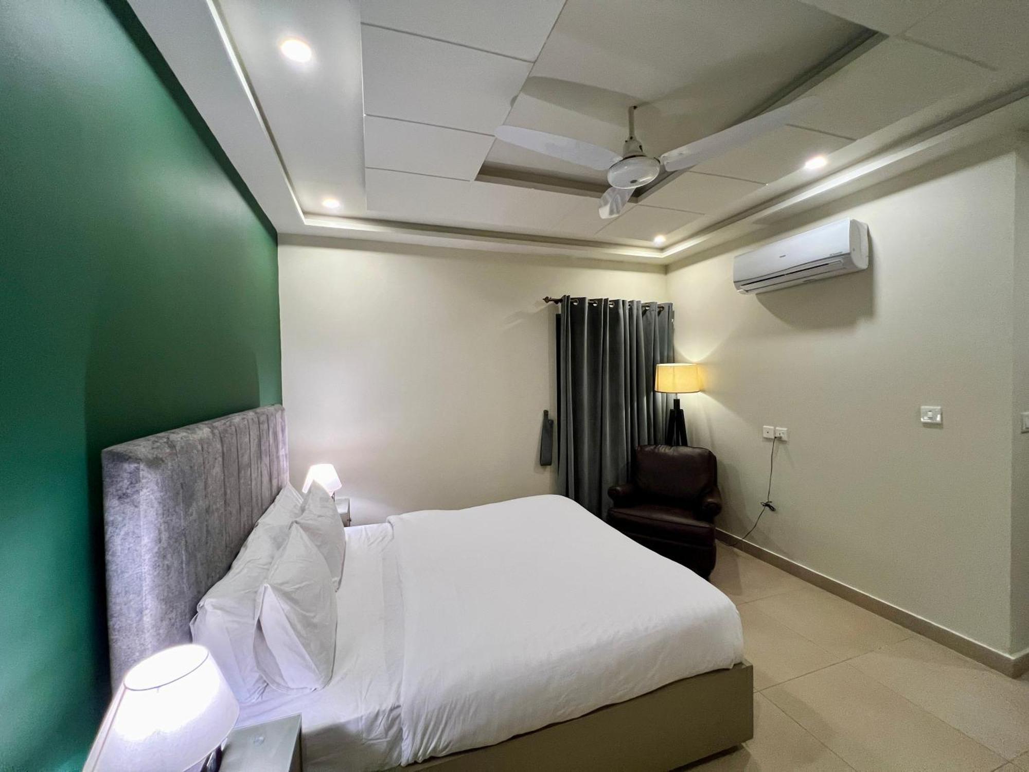 Serenity Corner 4 Bhk Исламабад Экстерьер фото